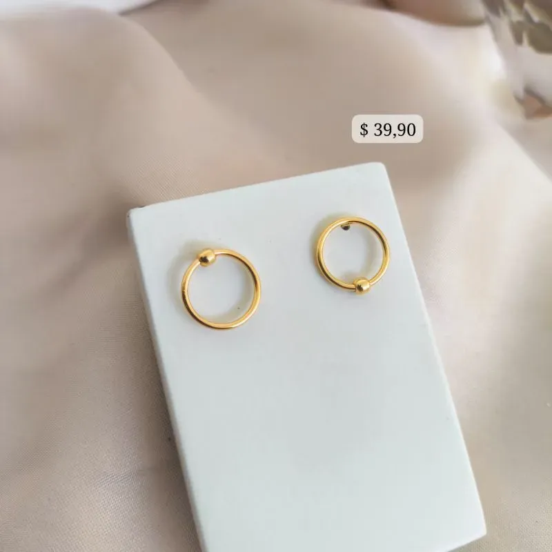 BRINCO CIRCULO VAZADO COM ESFERA NA PONTA LISO