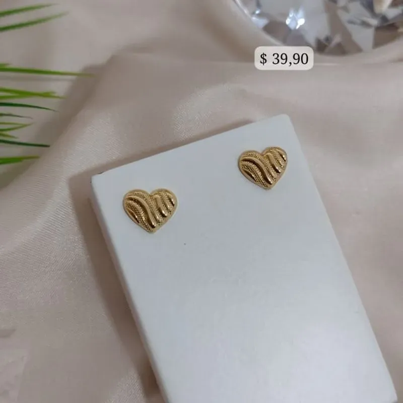 BRINCO CORAÇÃO COM LISTRAS LISAS E FOSCAS