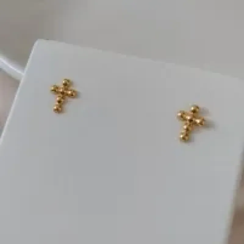 BRINCO CRUZ EM MINI ESFERAS