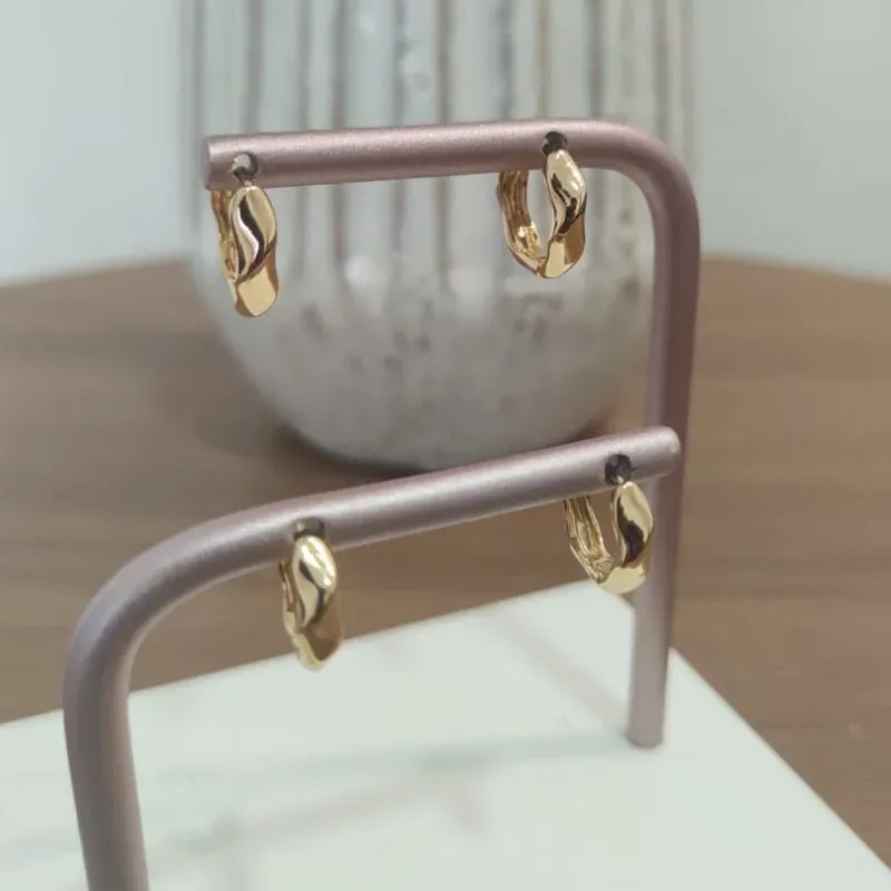 BRINCO DUPLO DE ARGOLA TORCIDA LISA