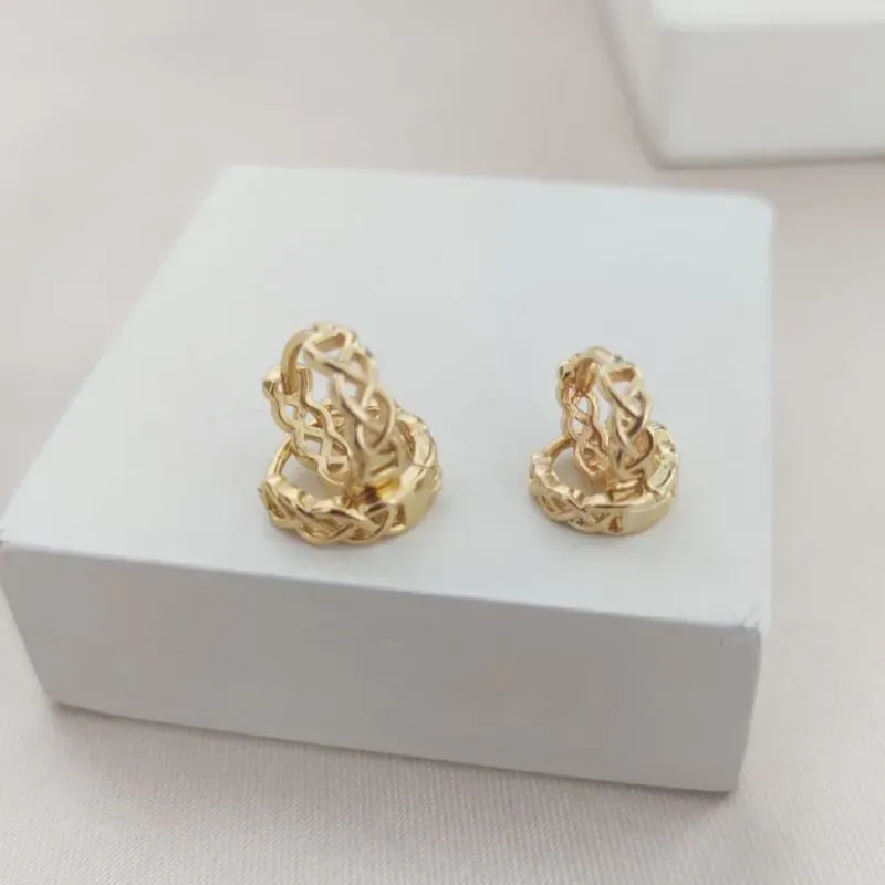 BRINCO DUPLO DE ARGOLA TRANÇADA VAZADA