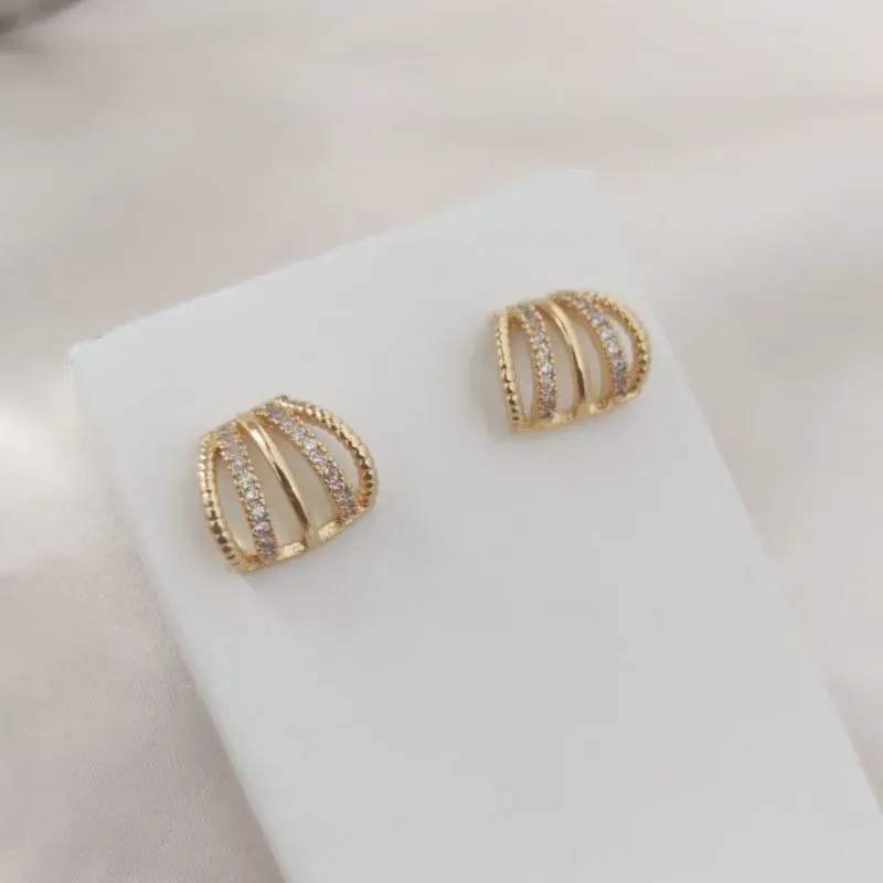 BRINCO EM FORMA DE FRANJA LISO E CRAVEJADO EM MICRO ZIRCONIA