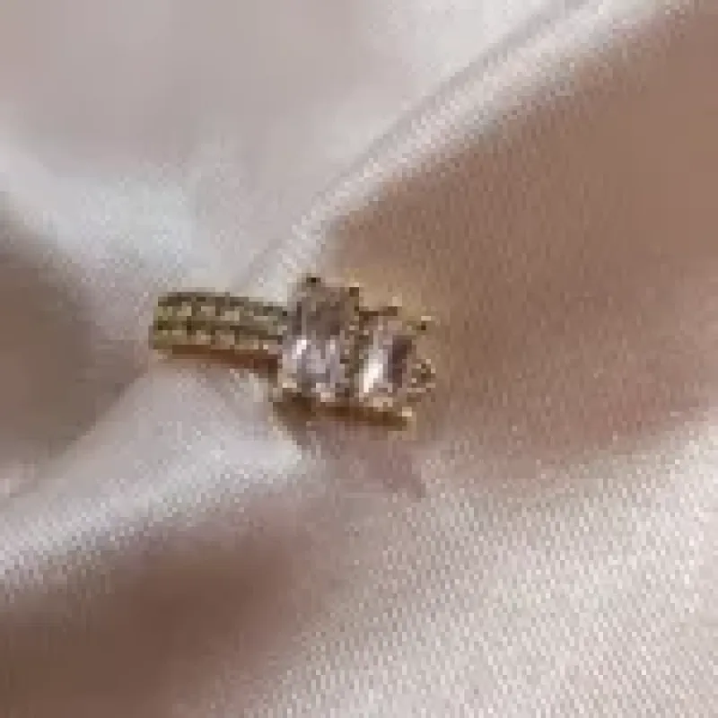 BRINCO FAKE COM ZIRCONIA RETANGULAR