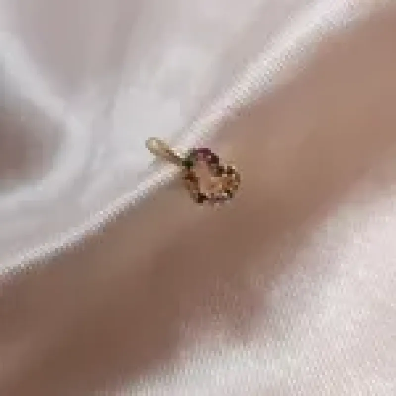 BRINCO FAKE CORAÇÃO VAZADO ZIRCONIA COLORIDA