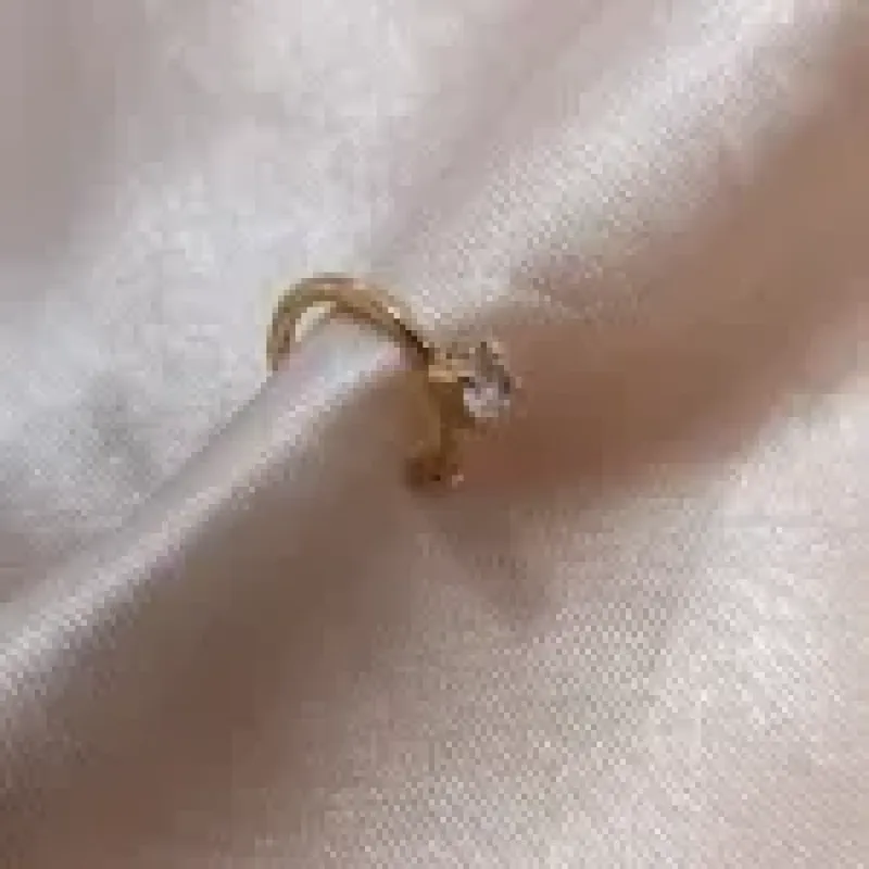 BRINCO FAKE LISO COM PONTO DE LUZ