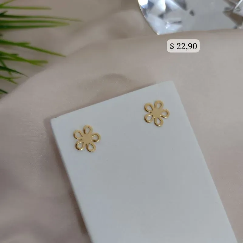 BRINCO FLOR COM PETALAS REDONDAS VAZADO