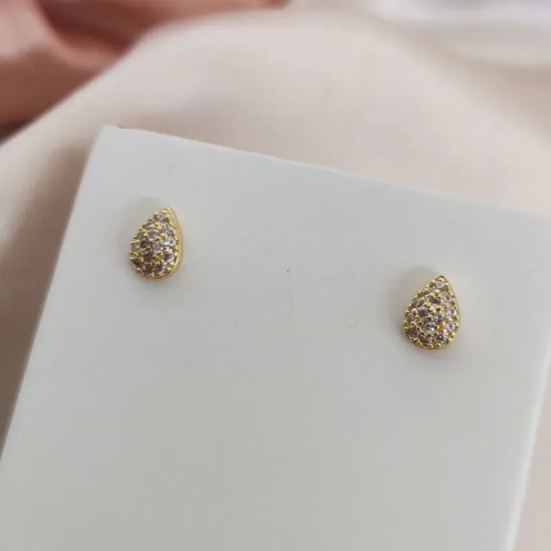 BRINCO GOTA CRAVEJADO EM MICRO ZIRCONIA 7MM