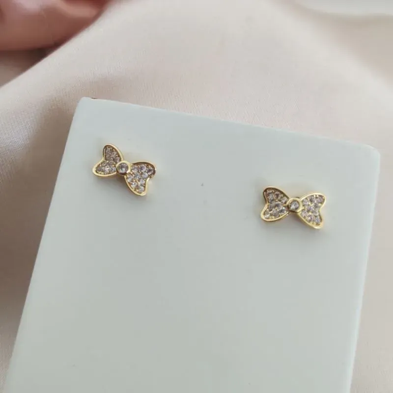 BRINCO LAÇO CRAVEJADO EM MICRO ZIRCONIA