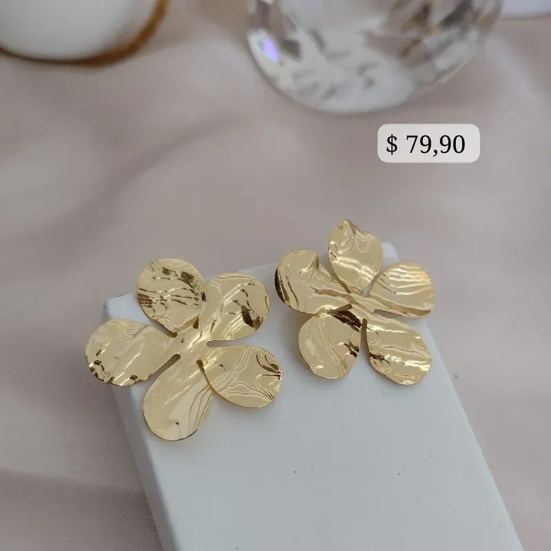 BRINCO ORGÂNICO FORMATO DE FLOR FOSCA