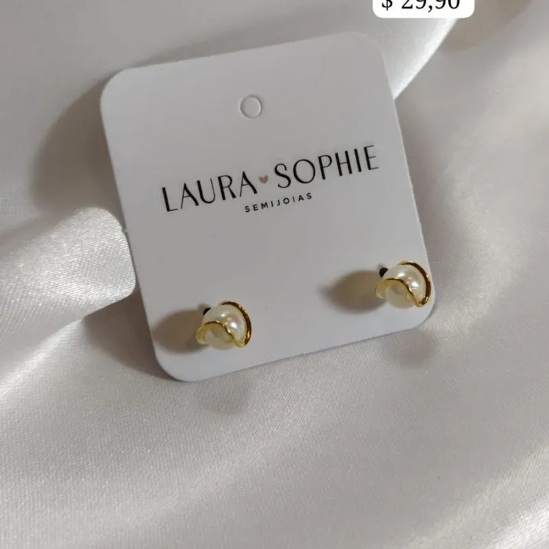 BRINCO PÉROLA COM FIO DOURADO