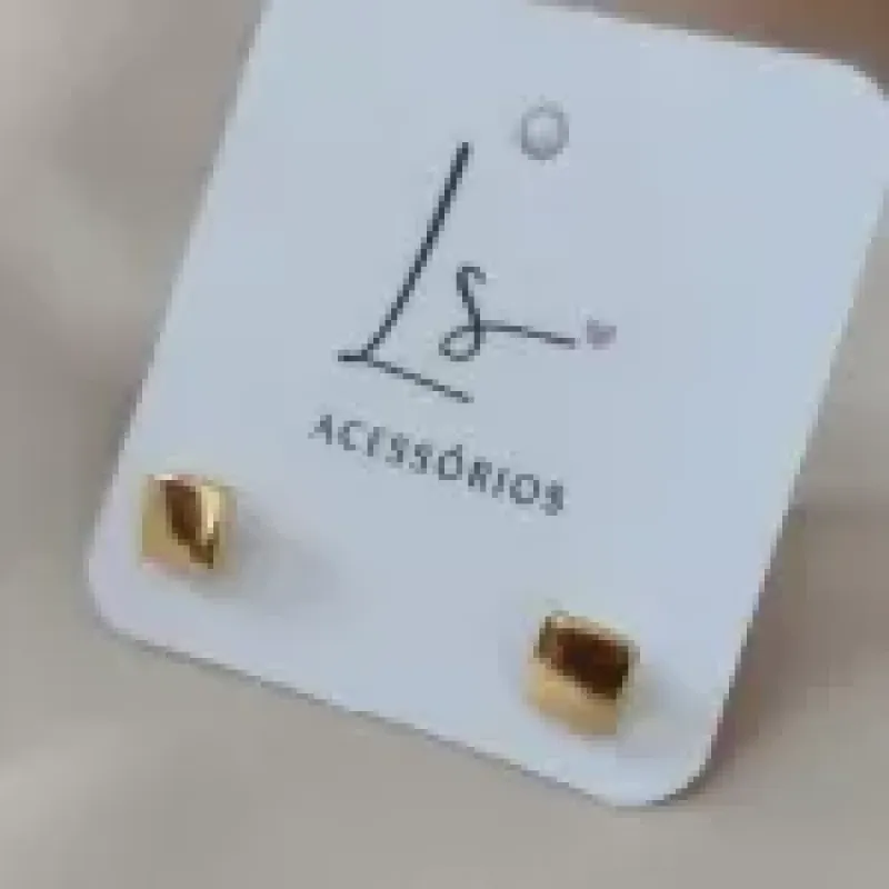 BRINCO PLACA QUADRADA LISO