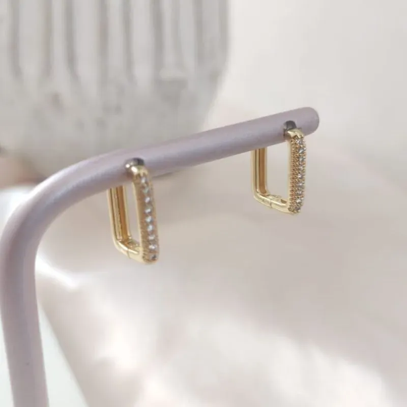 BRINCO RETANGULAR CRAVEJADO EM MICRO ZIRCONIA P