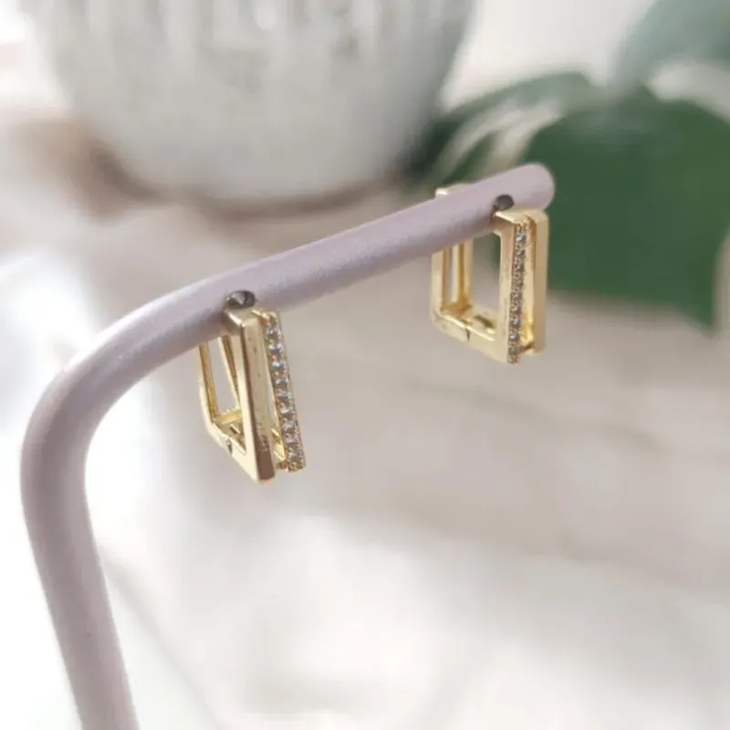 BRINCO RETANGULAR LISA E CRAVEJADA P