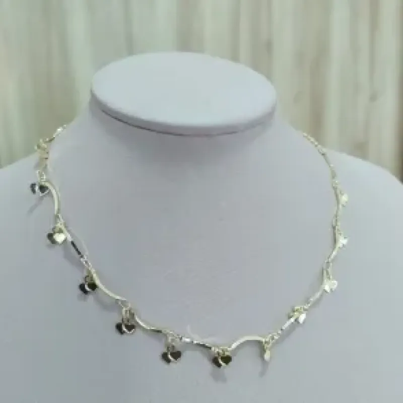 CHOKER COM PLACAS DE CORAÇÃO DUPLO LISOS