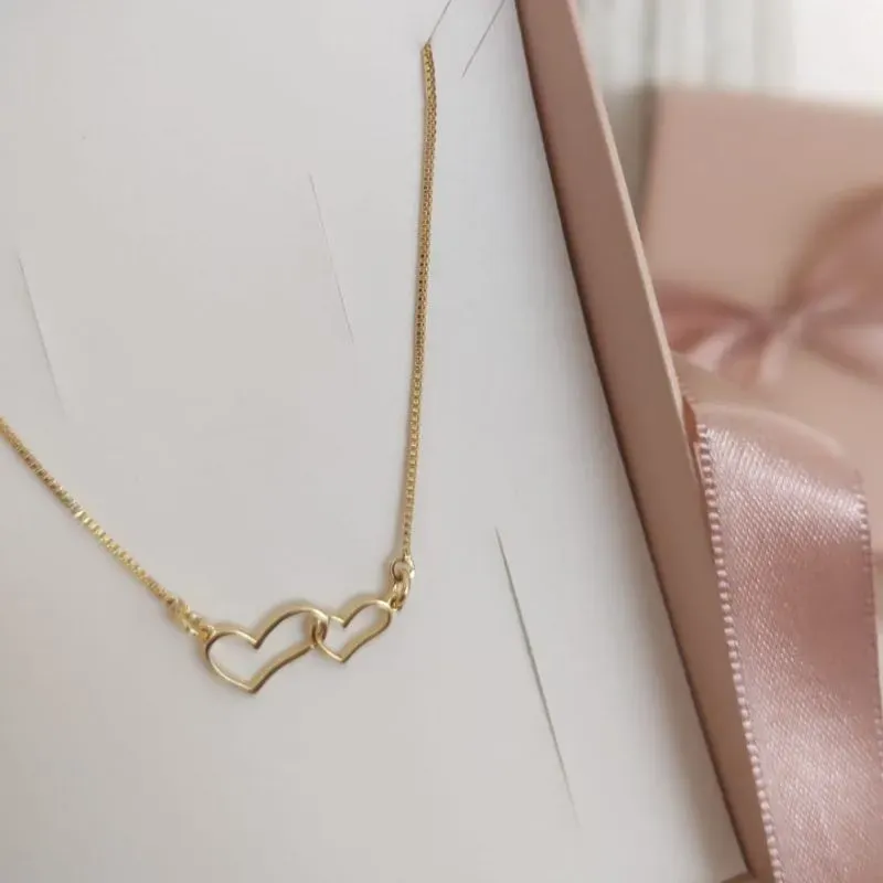 COLAR COM 2 CORAÇÕES UNIDOS VAZADO E LISOS