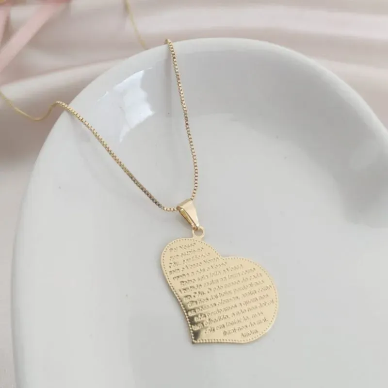 COLAR COM PINGENTE DE CORAÇÃO COM ORAÇÃO DO PAI NOSSO