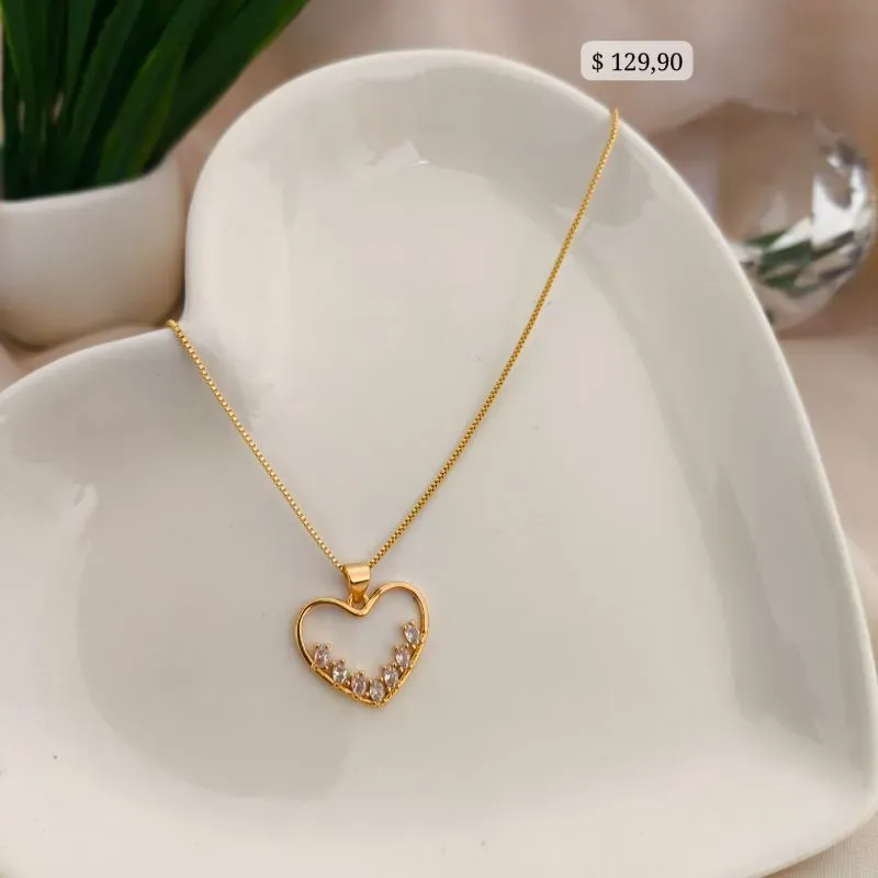 COLAR COM PINGENTE DE CORAÇÃO E PEDRAS DE ZIRCONIA OVAIS