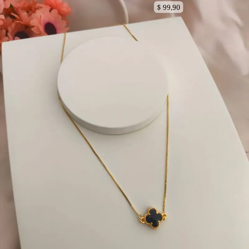 COLAR COM PINGENTE DE FLOR TREVO PRETO