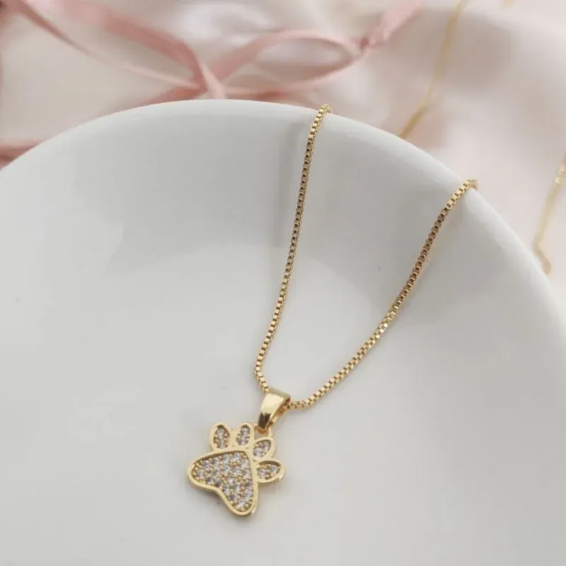 COLAR COM PINGENTE DE PATINHA CRAVEJADA EM MICRO ZIRCONIA