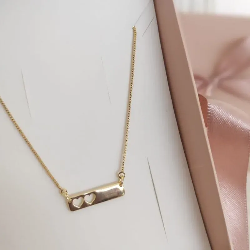 COLAR COM PLACA LISA E 2 CORAÇÕES VAZADOS