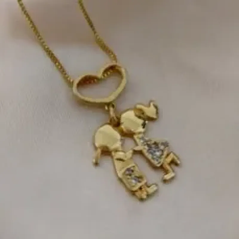 COLAR VENEZIANA CORAÇÃO VAZADO E CASAL BEIJANDO