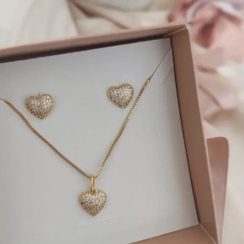 CONJUNTO DE CORAÇÃO CRAVEJADO EM MICRO ZIRCONIA