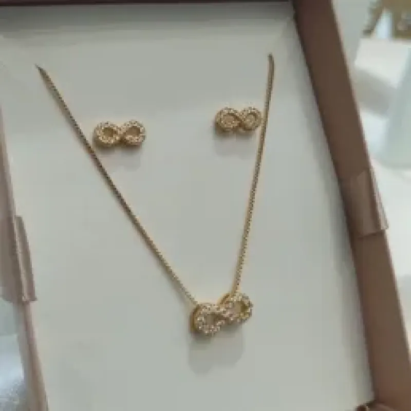 CONJUNTO VENEZIANA INFINITO VAZADO E CRAVEJADO