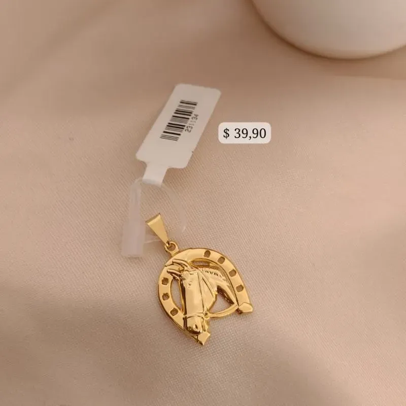 PINGENTE FERRADURA COM CAVALO