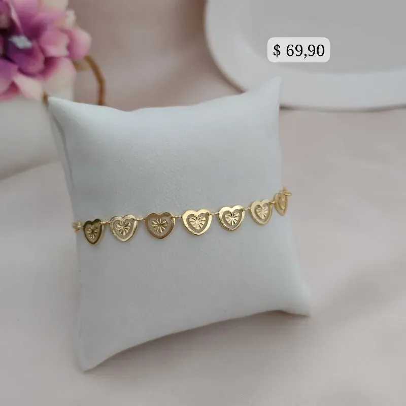 PULSERIA DE CORAÇÕES VAZADOS COM DETALHES NO MEIO