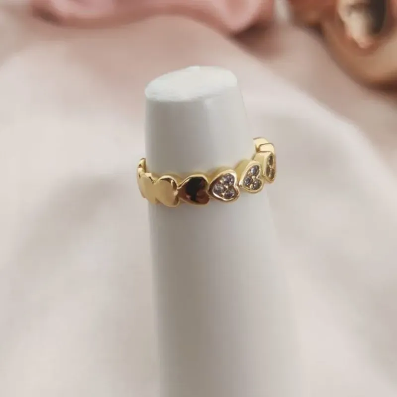 ANEL TODO EM CORAÇÕES LISOS E CRAVEJADO EM MICRO ZIRCONIA