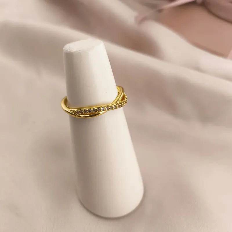 ANEL 2 EM 1 ENTRELAÇADOS LISO E CRAVEJADO EM MICRO ZIRCONIA