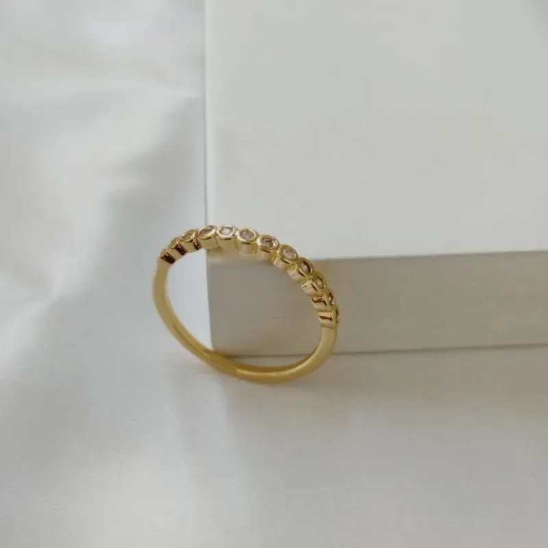 ANEL APARADOR COM DETALHES REDONDO E PEDRAS