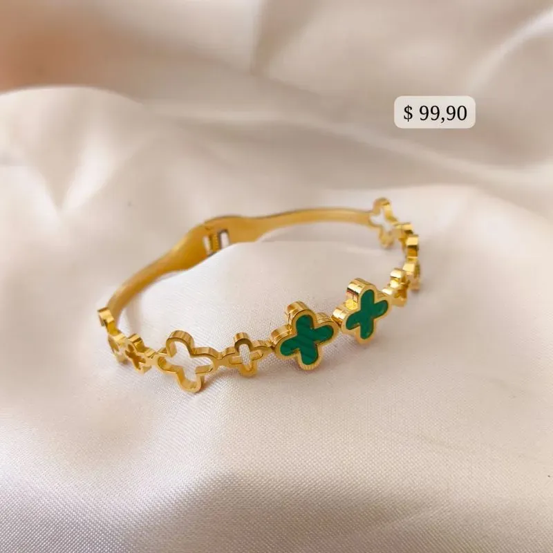 BRACELETE EM AÇO COM TREVO VAZADOS E VERDE