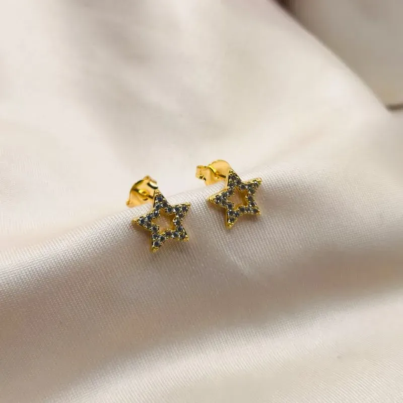 BRINCO ESTRELA VAZADO CRAVEJADA EM MICRO ZIRCONIA