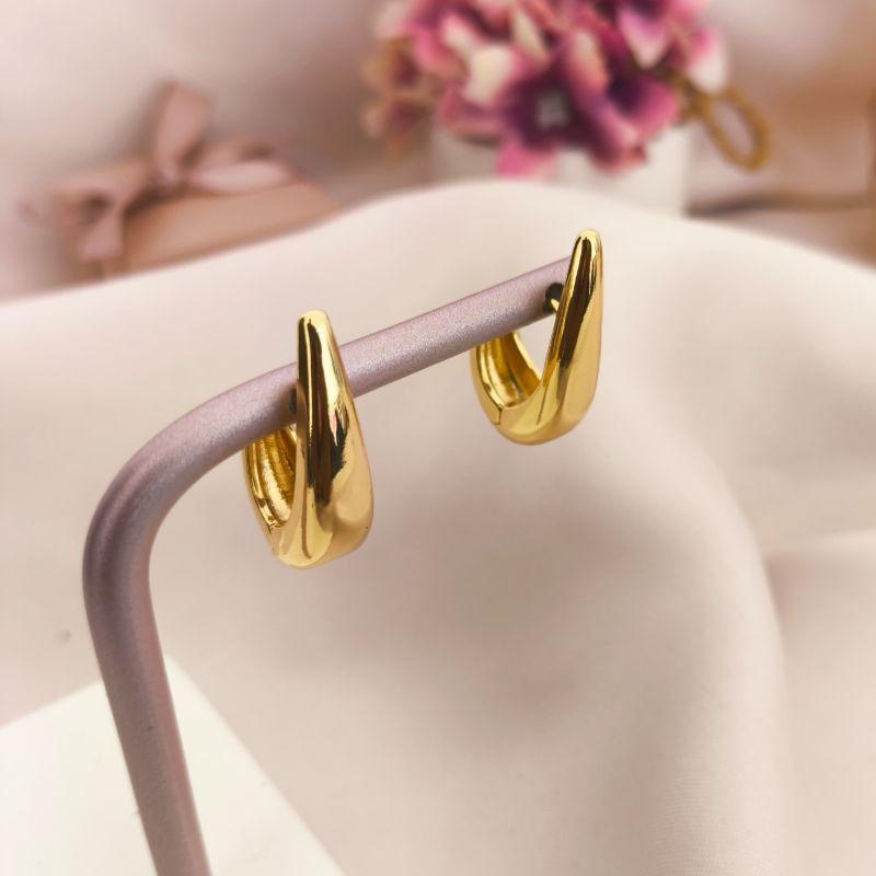 ARGOLA GOTA COM PONTA PASSANDO LISA