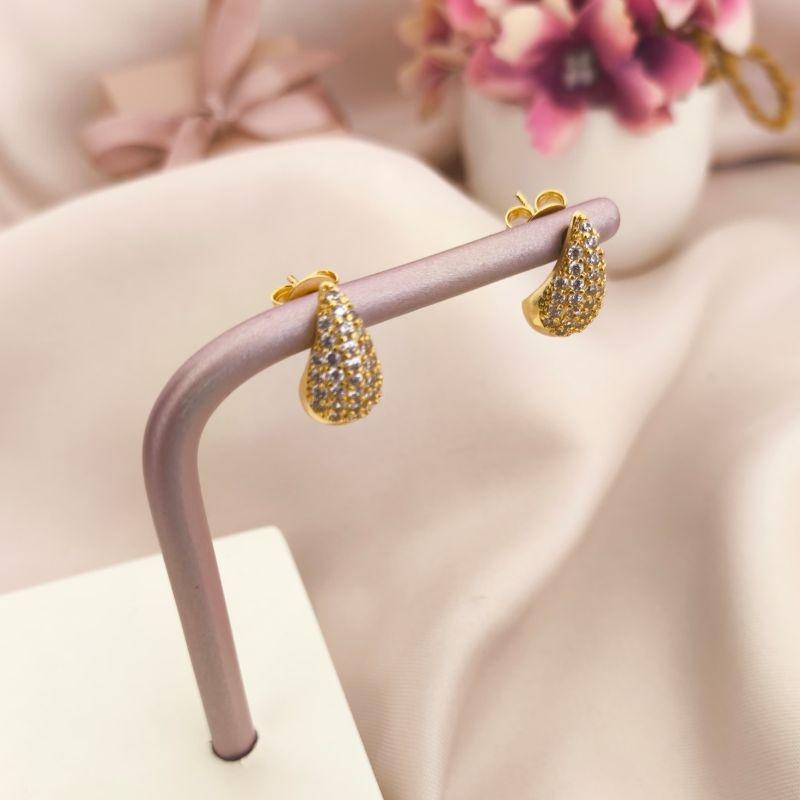 BRINCO GOTA CRAVEJADO EM MICRO ZIRCONIA