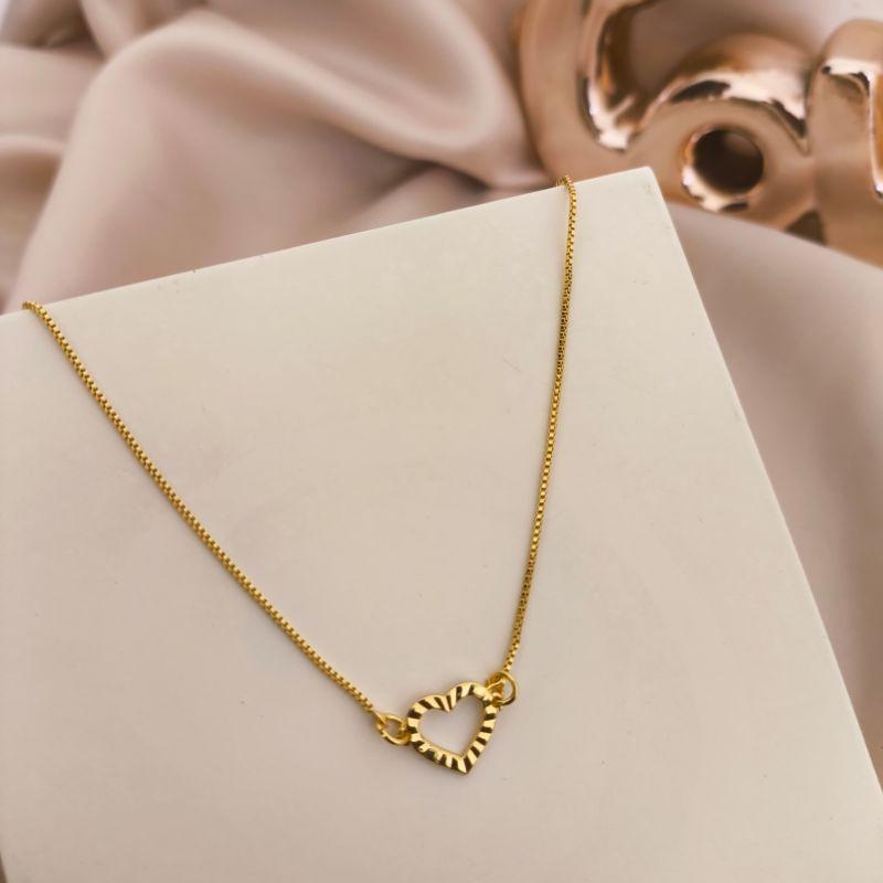 TORNOZELEIRA VENEZIANA COM PLAQUINHA DE CORAÇÃO DETALHADO