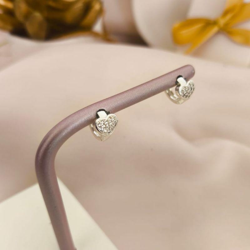 ARGOLA COM CORAÇÃO NA FRENTE CRAVEJADO EM MICRO ZIRCONIA