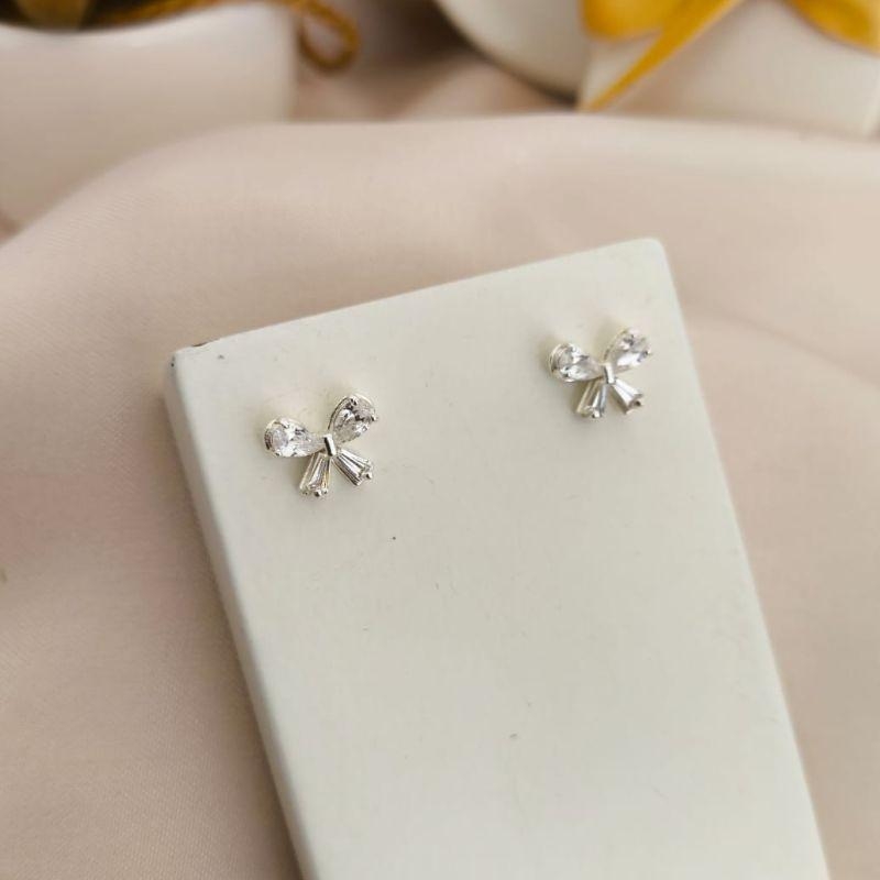 BRINCO LAÇO COM PEDRAS DE ZIRCONIA