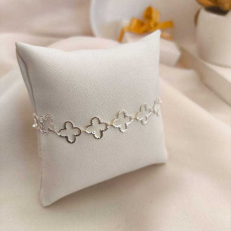 PULSEIRA DE TREVOS VAZADOS