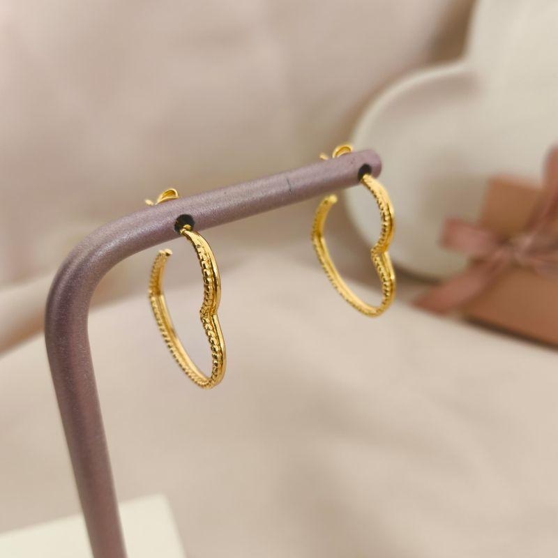 ARGOLA DE CORAÇÃO DUPLA LISA E TRANÇADA