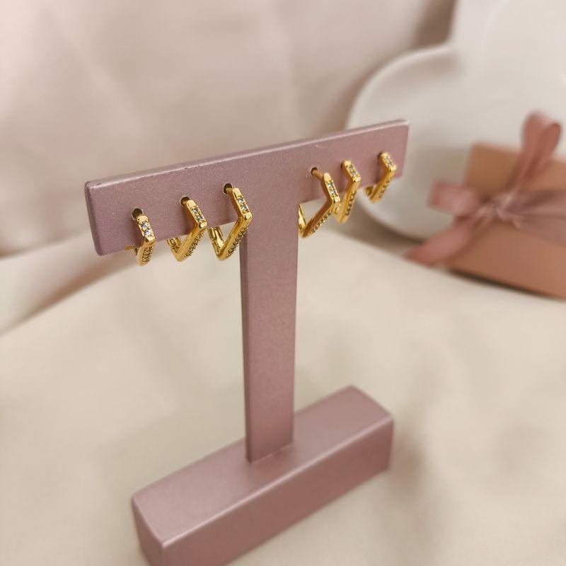 TRIO DE ARGOLA EM FORMA TRIANGULAR FINA CRAVEJADA EM MICRO ZIRCONIA