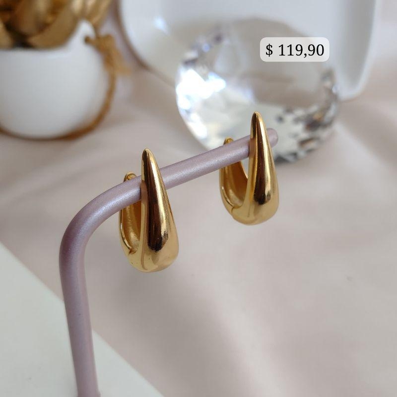 BRINCO ARGOLA ORGANICO EM FORMA DE GOTA BOLEADA