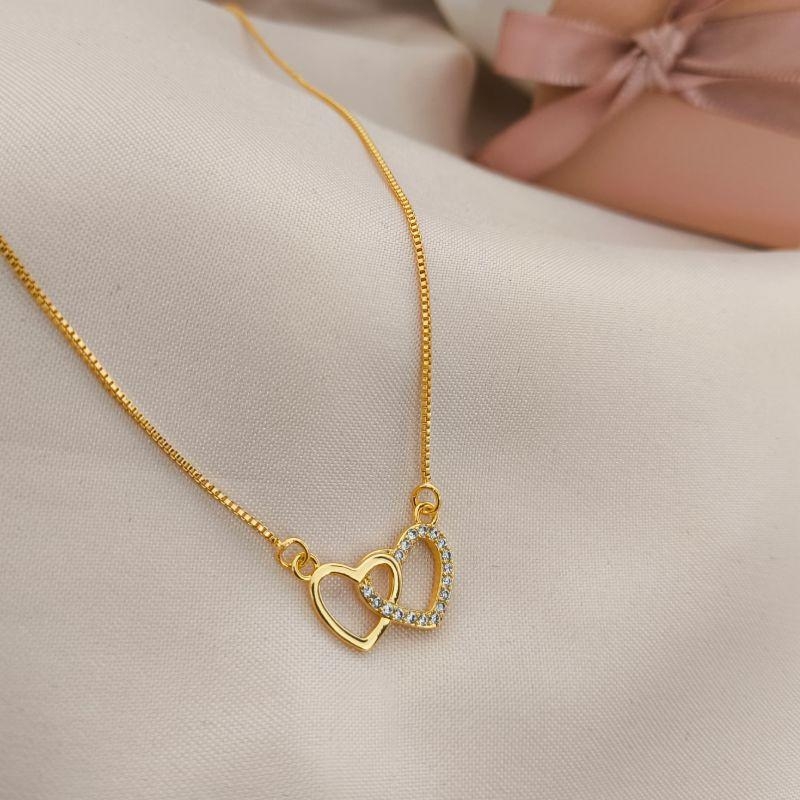 COLAR COM 2 CORAÇÕES LISO E CRAVEJADO EM MICRO ZIRCONIA