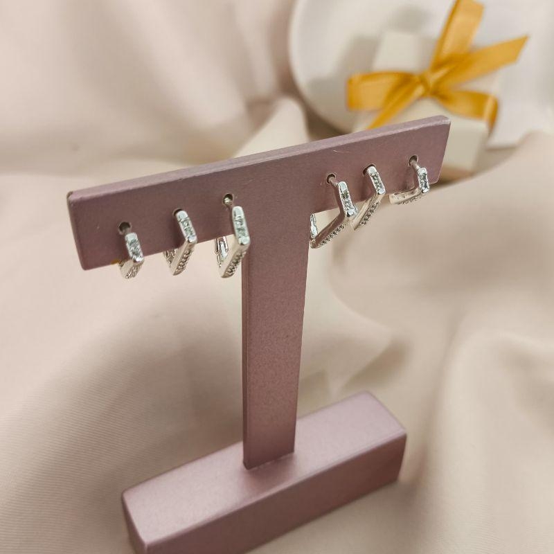 TRIO DE ARGOLA EM FORMA TRIANGULAR FINA CRAVEJADA EM MICRO ZIRCONIA