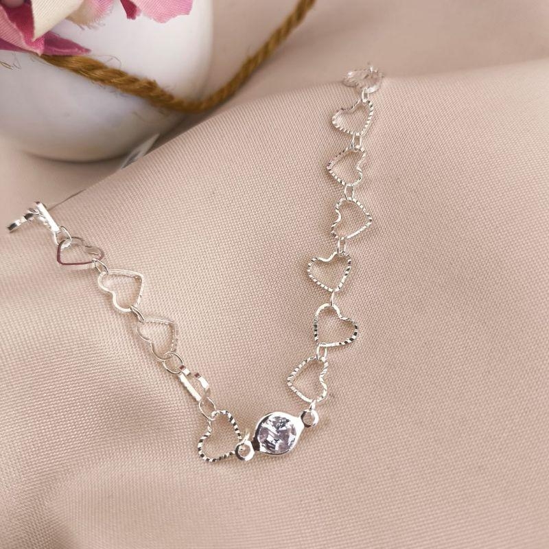 PULSEIRA COM CORAÇÕES CRAQUELADOS E PEDRA DE ZIRCONIA NO MEIO