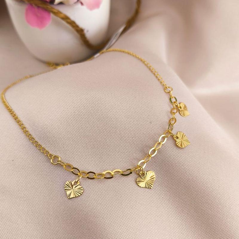 TORNOZELEIRA COM 4 PLACAS DE CORAÇÕES LISTRADOS