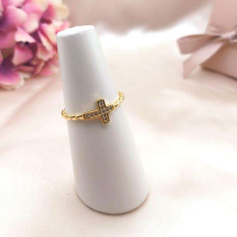 ANEL TRANÇA COM CRUZ CRAVAJADO EM MICRO ZIRCONIA