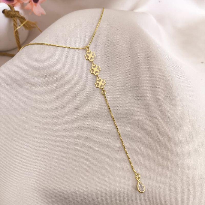 COLAR ESTILO GRAVATINHA COM FLOR E PONTO DE LUZ NO FIM