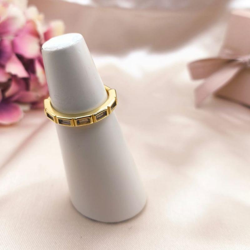 ANEL COM PEDRASA DE ZIRCONIA RETANGULARES CAIXA FECHADA